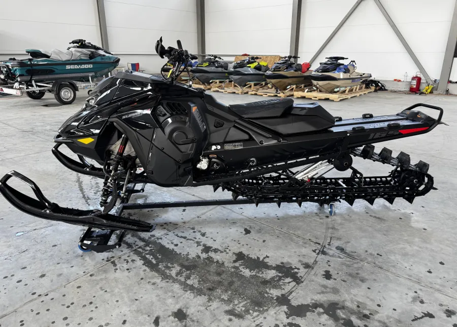 Снегоход Ski-Doo Summit X with Expert Package 2025 чёрный